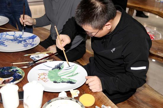 “陶瓷艺术”文化馆现场。(崔秀红 摄) “陶瓷艺术”文化馆现场。(崔秀红 摄)