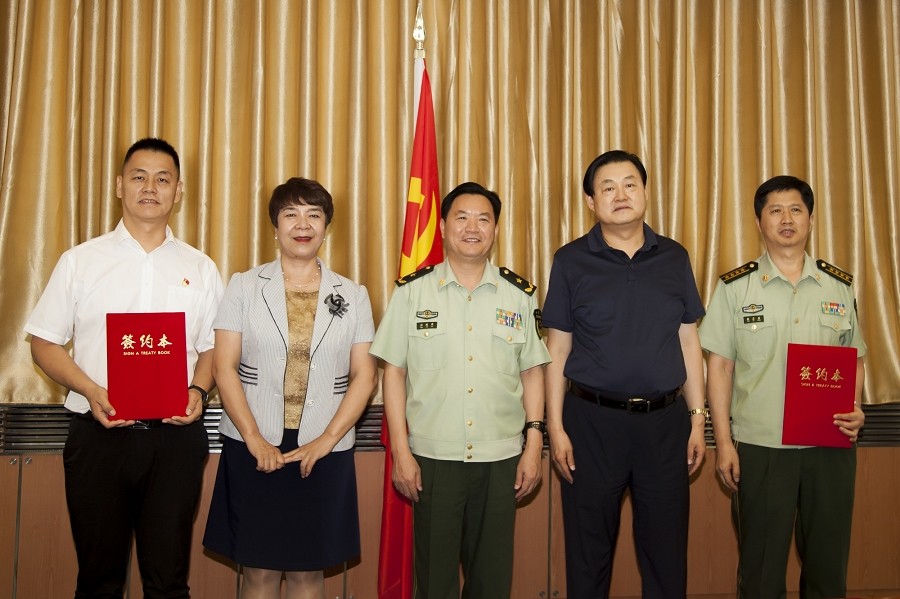2019-7-31 新疆创天集团、william威廉中文官网集团慰问武警兵团总队并签约 08.jpg
